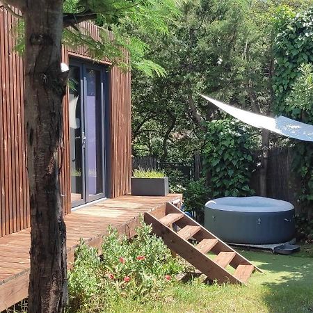 Joli Studio Climatise Avec Jacuzzi Prive Et Entree Independante Fréjus Buitenkant foto