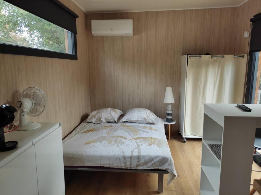 Joli Studio Climatise Avec Jacuzzi Prive Et Entree Independante Fréjus Buitenkant foto