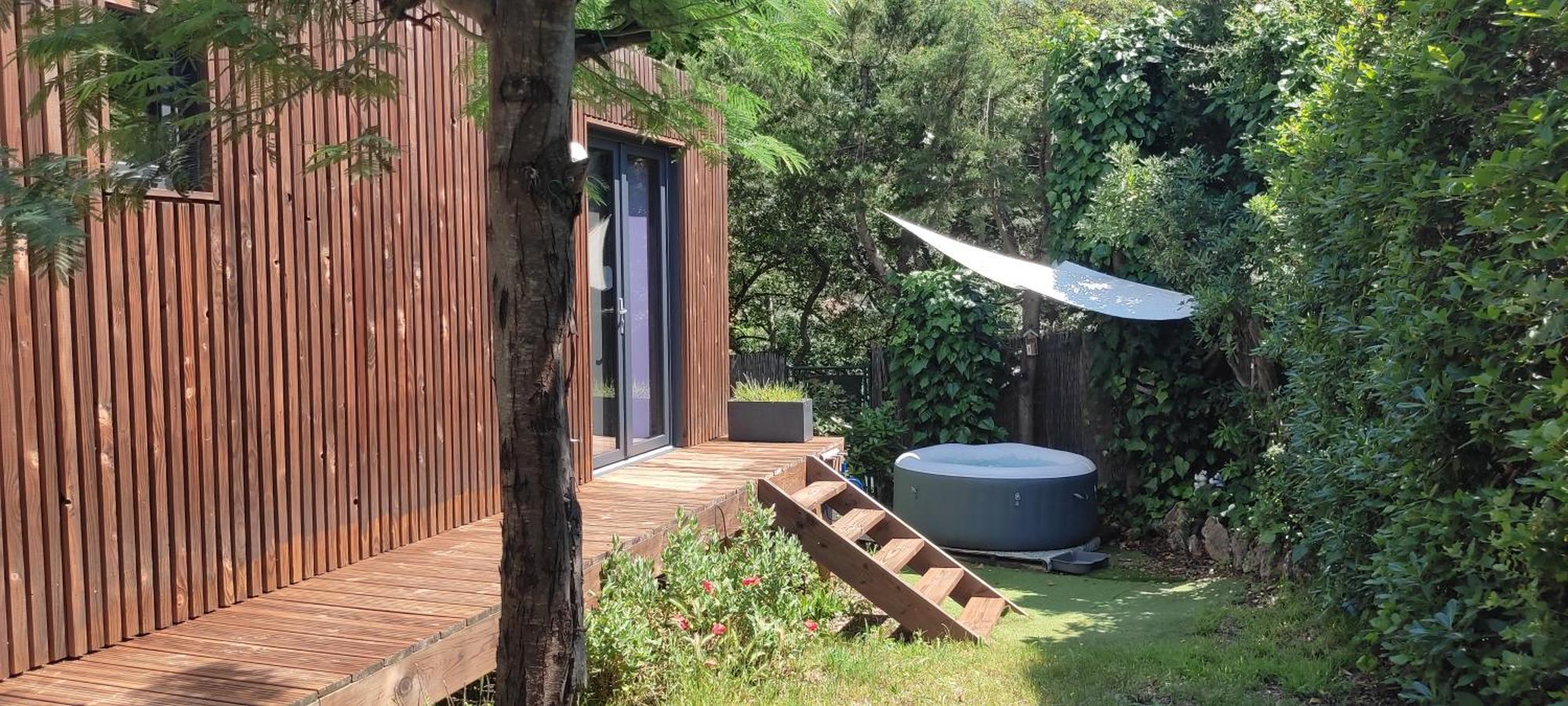 Joli Studio Climatise Avec Jacuzzi Prive Et Entree Independante Fréjus Buitenkant foto
